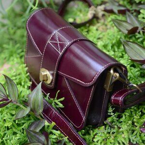 AN EXQUISTE SELECTION OF DIFFERENT STYLE WOMEN'S HANDBAGS